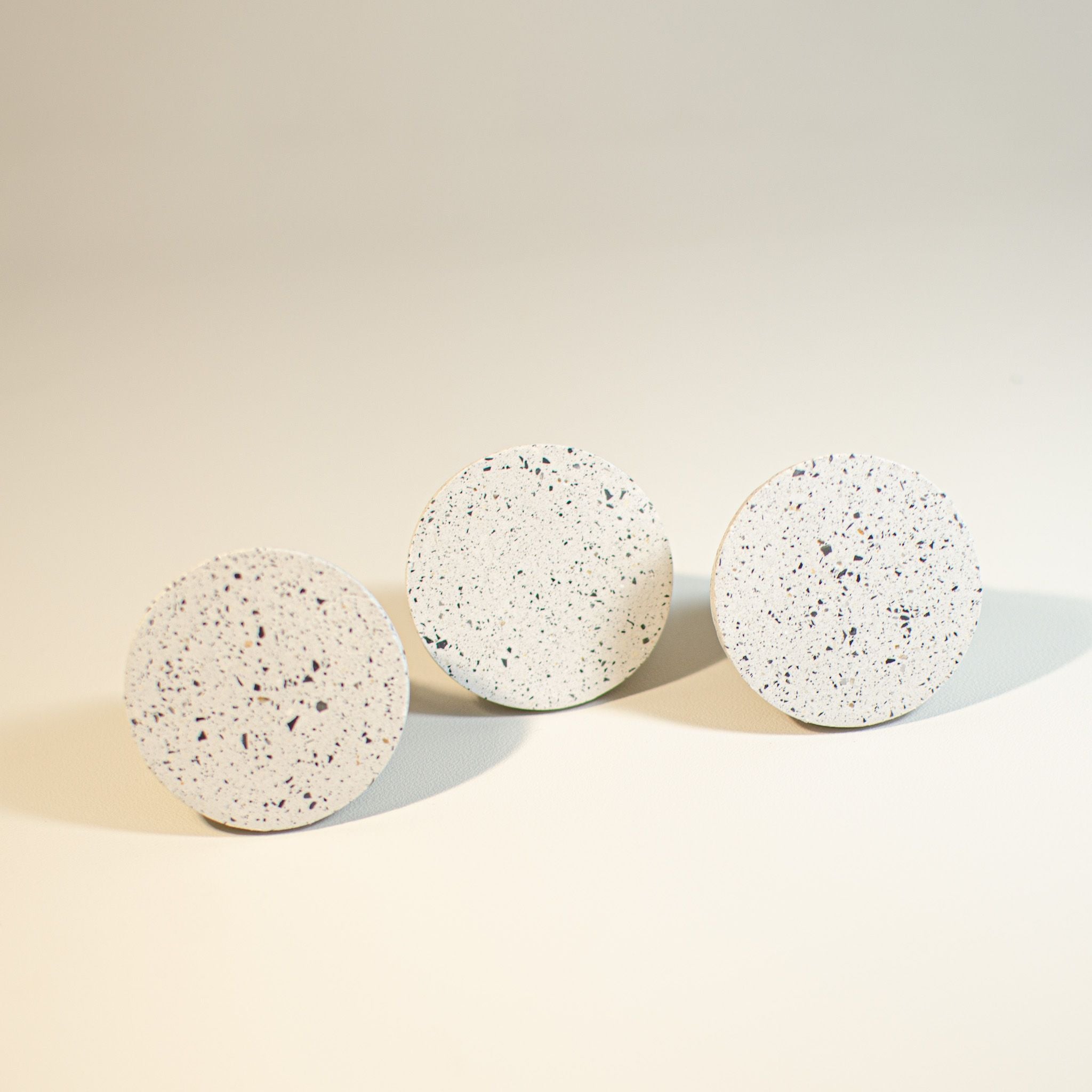 Grigri Les ateliers DADA - Patère gris terrazzo 1 - 4