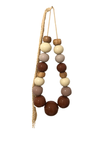 Grigri ARA ROOTS - chapelet murale en céramique avec des boules en bois d'olivier - 1