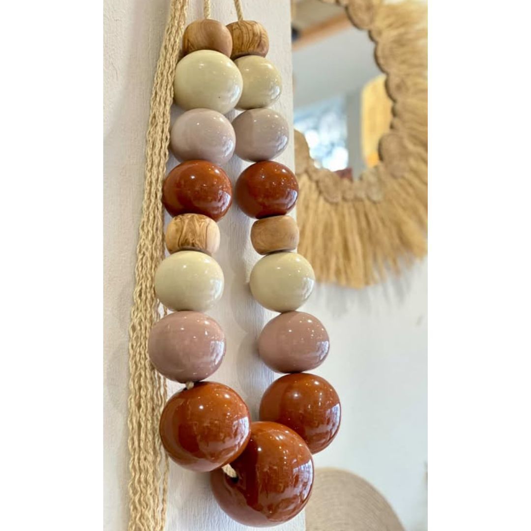 Grigri ARA ROOTS - chapelet murale en céramique avec des boules en bois d'olivier - 4